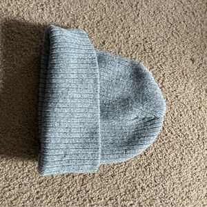 Women’s Gray Sweater hat